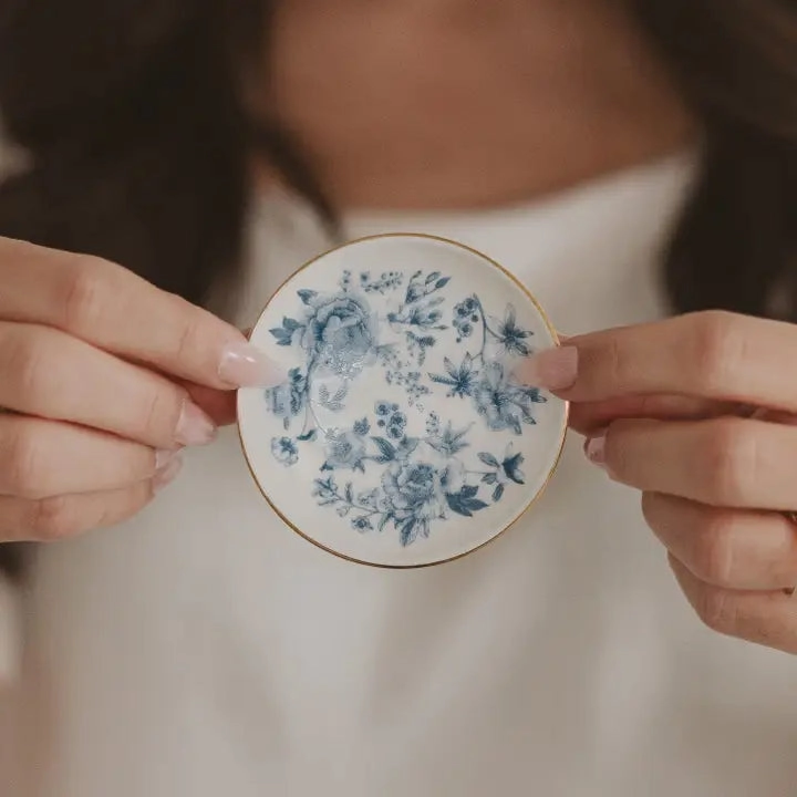 DAINTY JEWELRY DISH